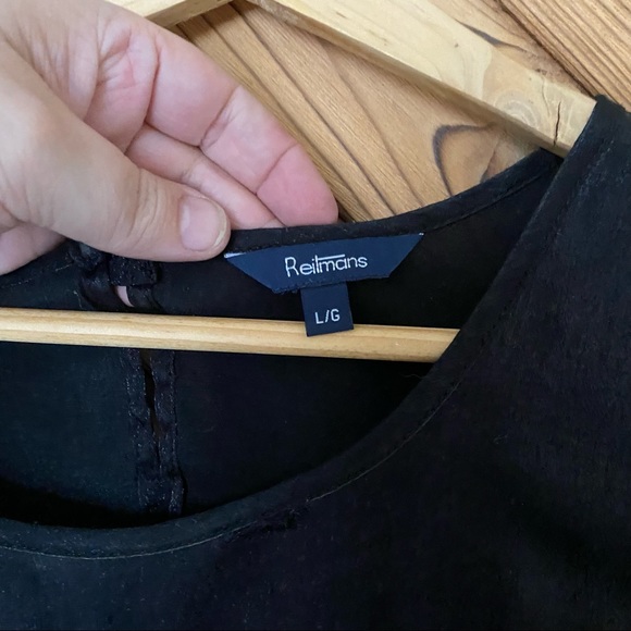 Reitmans Shiny Black Top - Picture 2 of 3